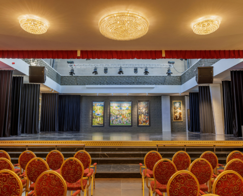 Audiofocus ARRoCC CC210N and CC210W loudspeakers plus 118SG subwoofers and Isolde AP108ix fills installed at Balkissoon Theater in Amsterdam Oost by Audio Acoustics